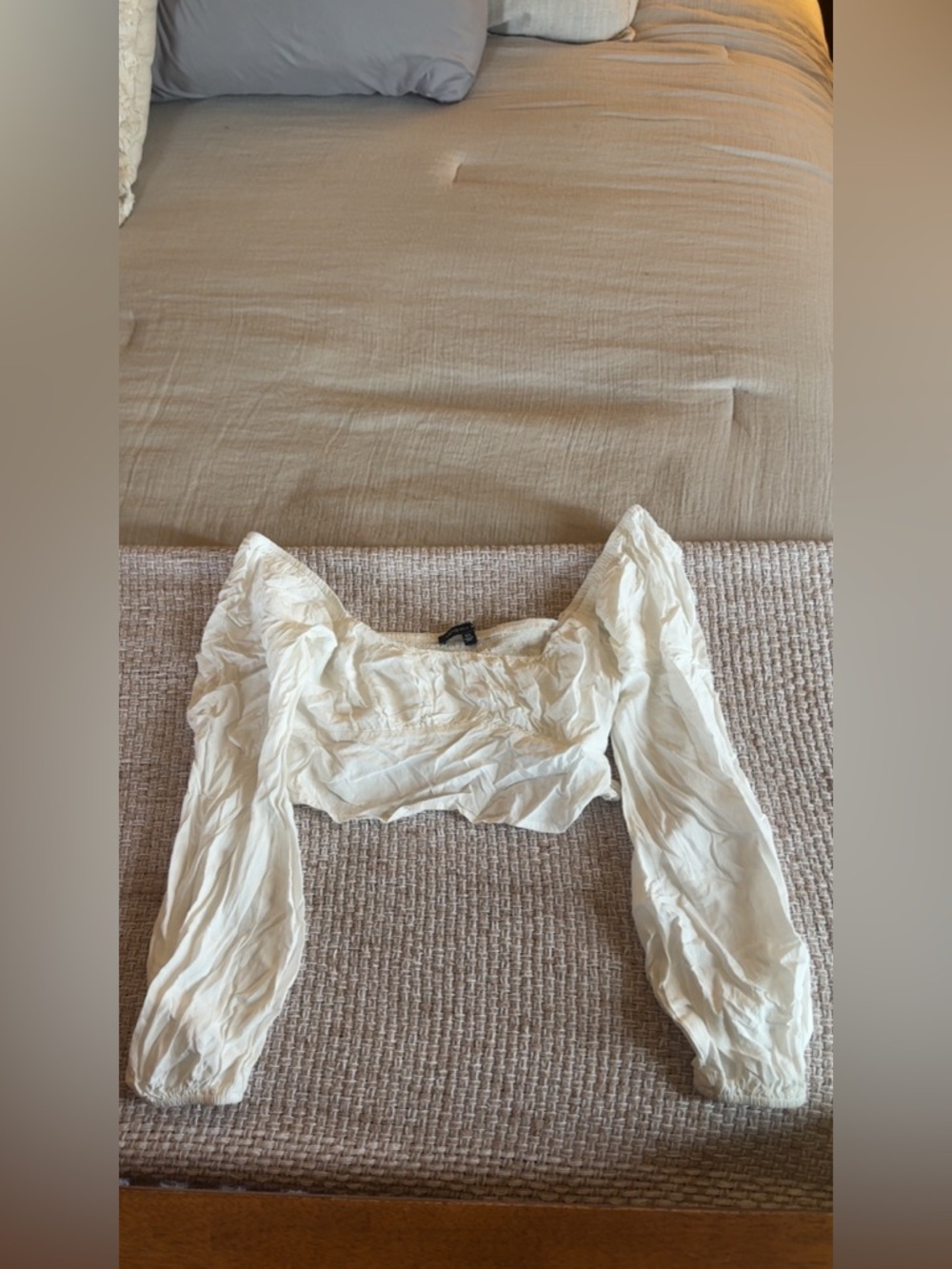 Kendall + Kiley White Long-Sleeve Cropped Peasant Top